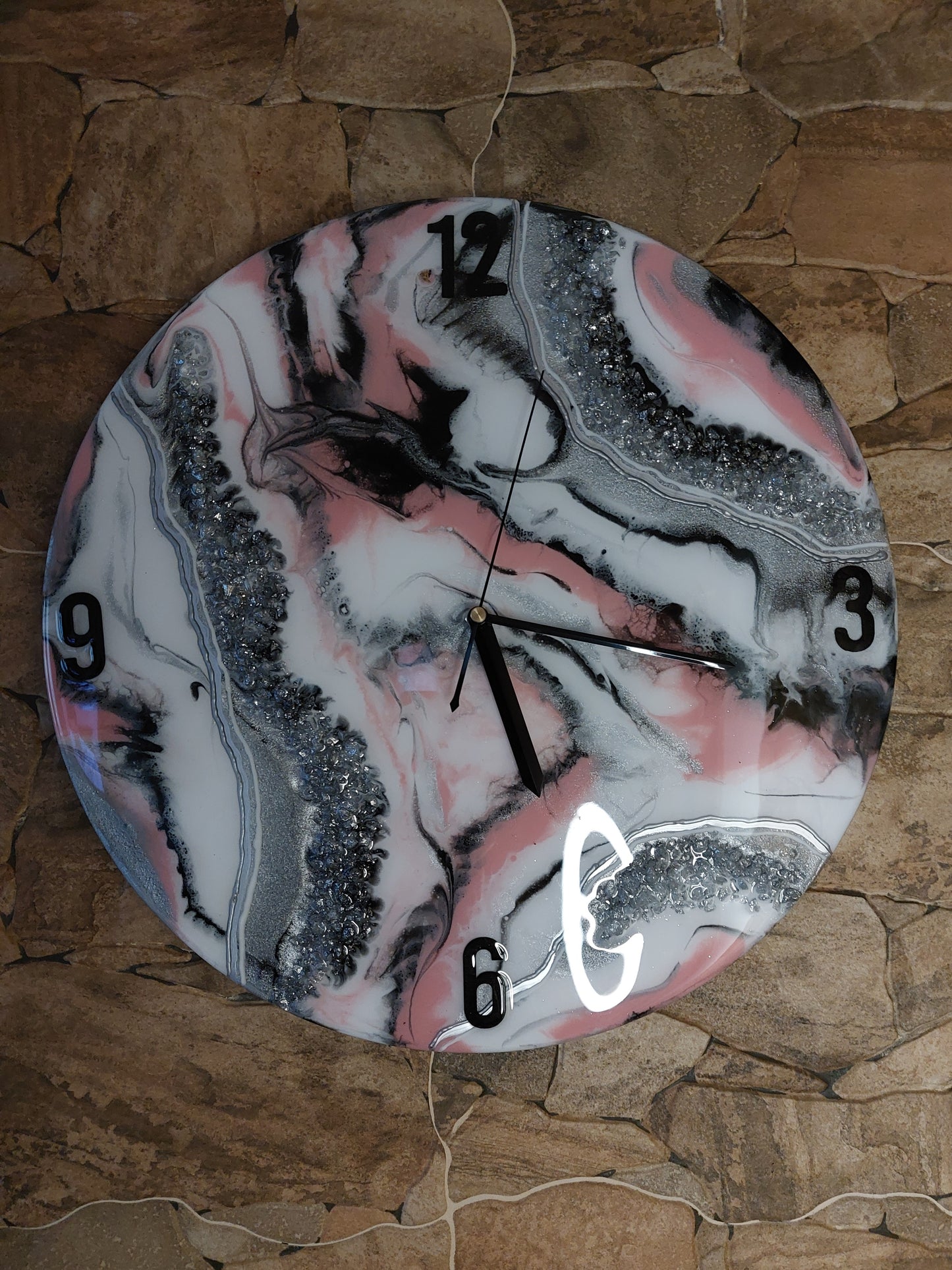 Resin Wanduhr mit leisem Uhrwerk
