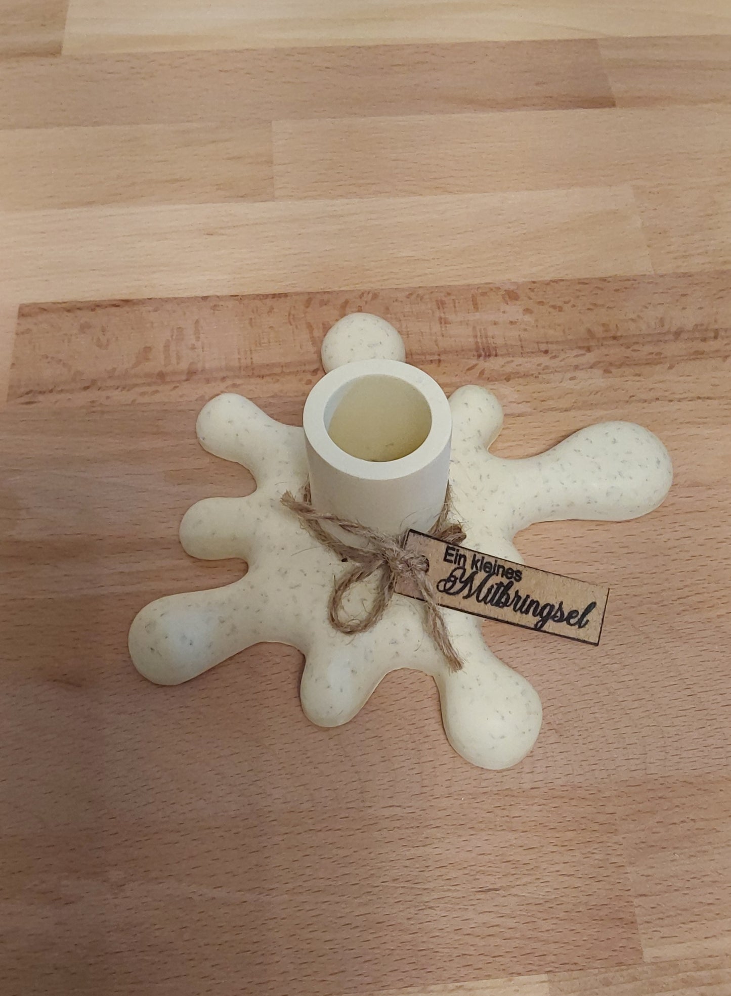 Farbklecks als Kerzenhalter in Gelb, Grau und Weiß
