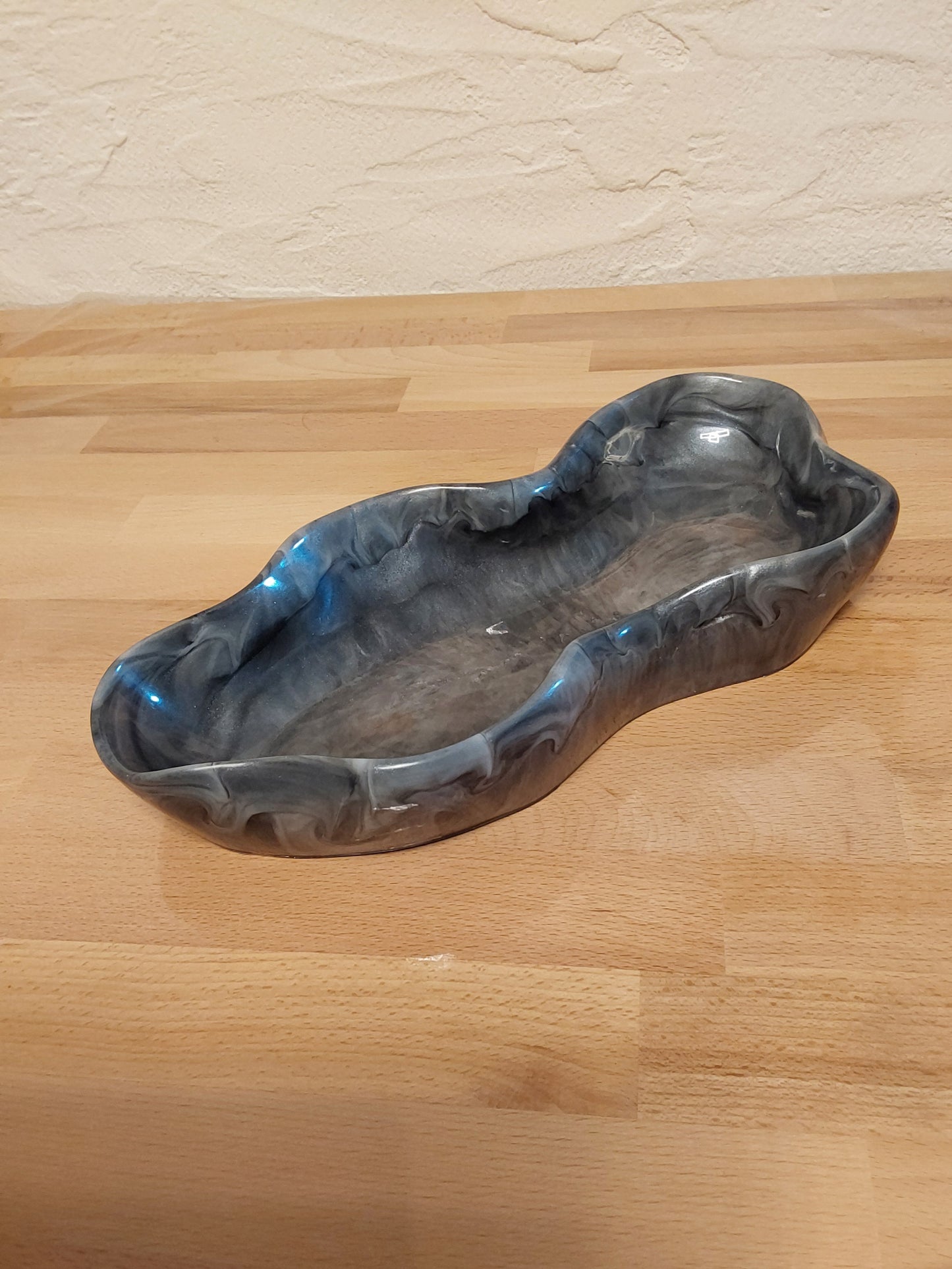 Wellenförmige Schale