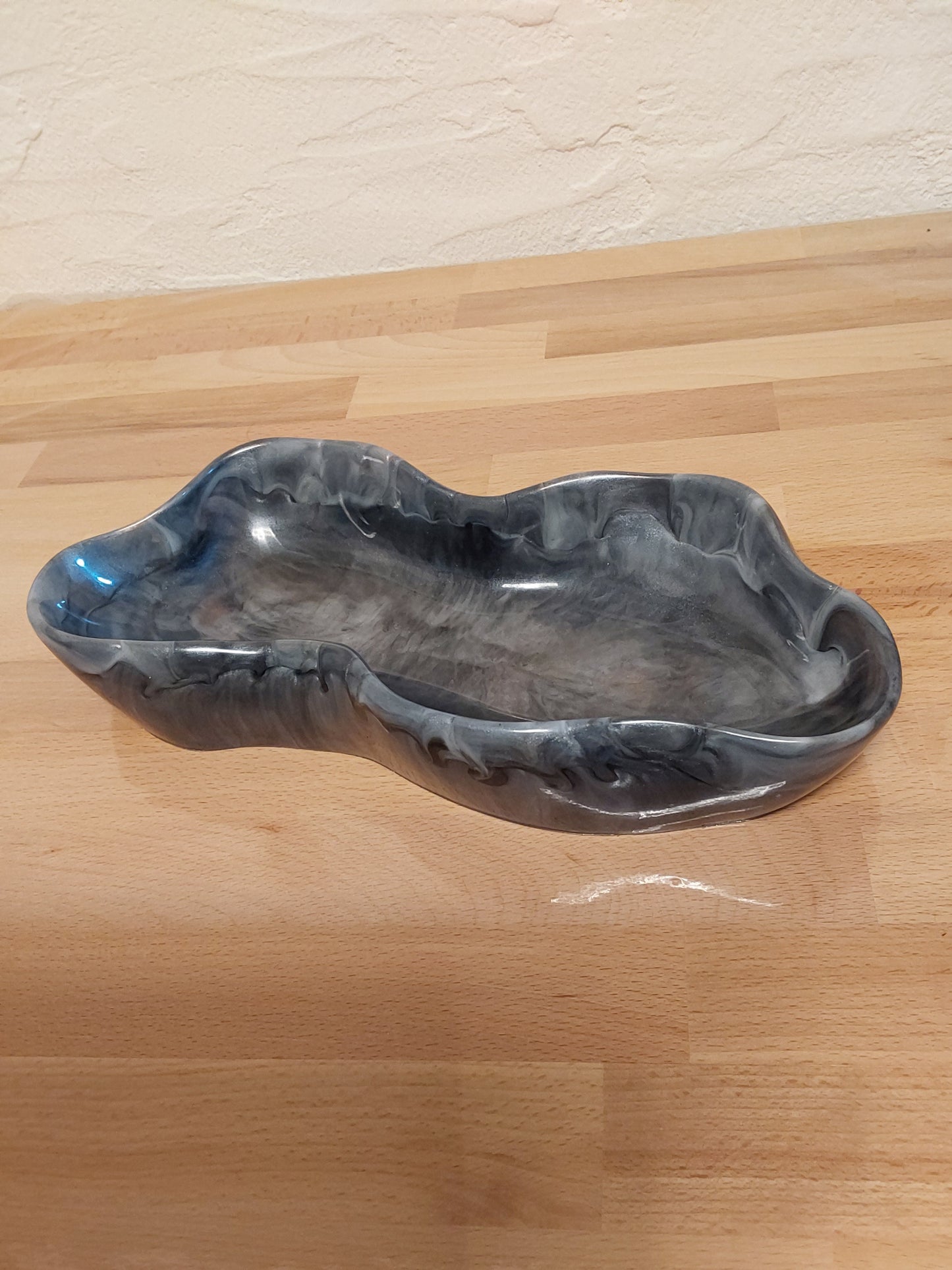 Wellenförmige Schale