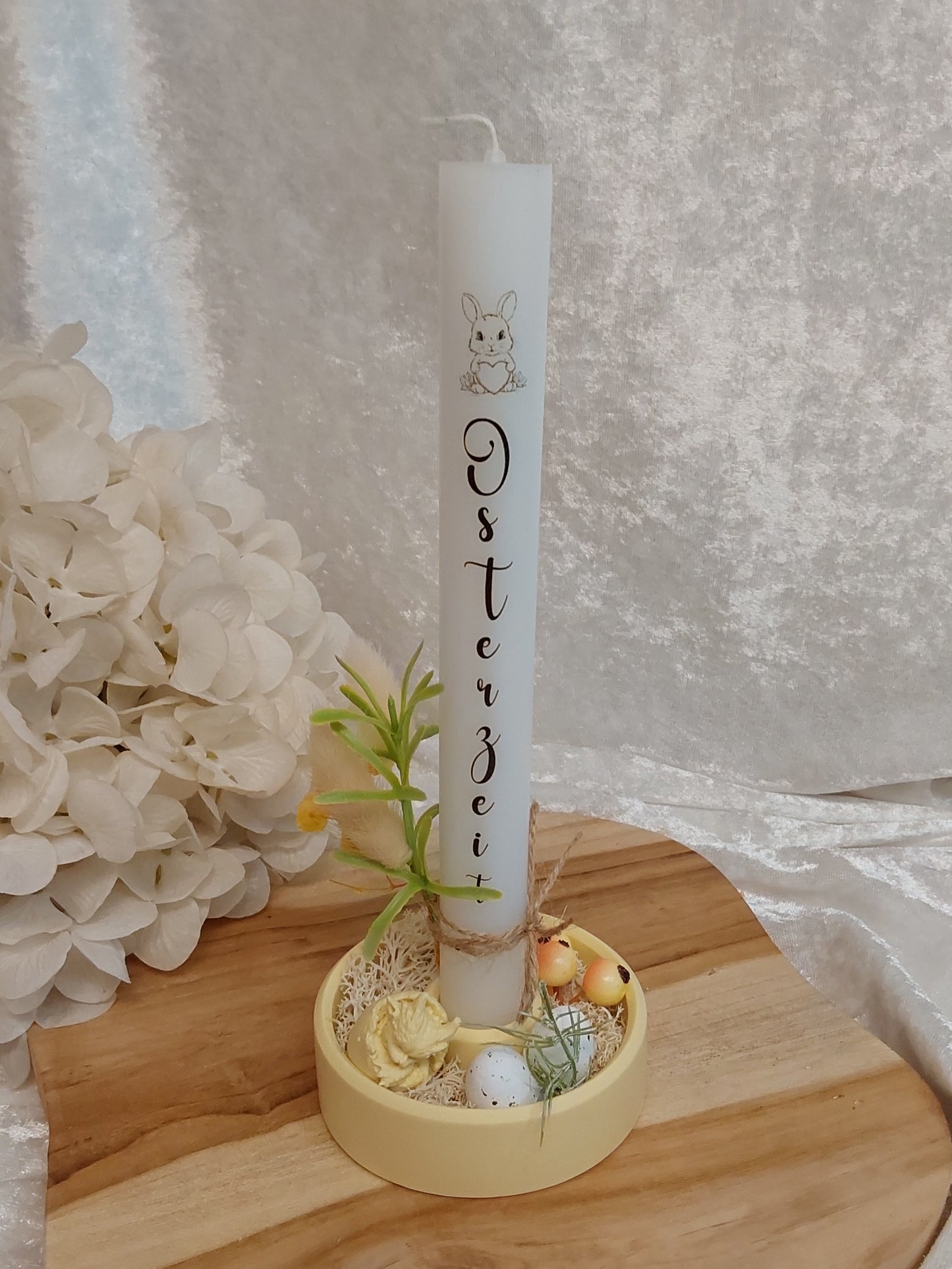 Oster-Kerze in rundem Kerzenhalter