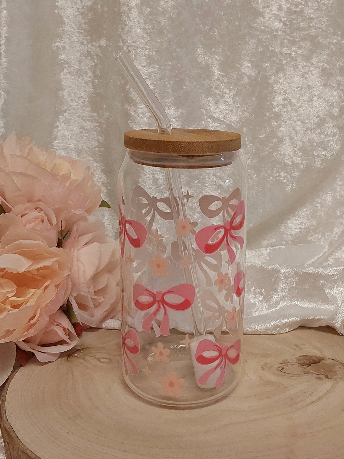 Trink-Glas mit Schleifen-Design