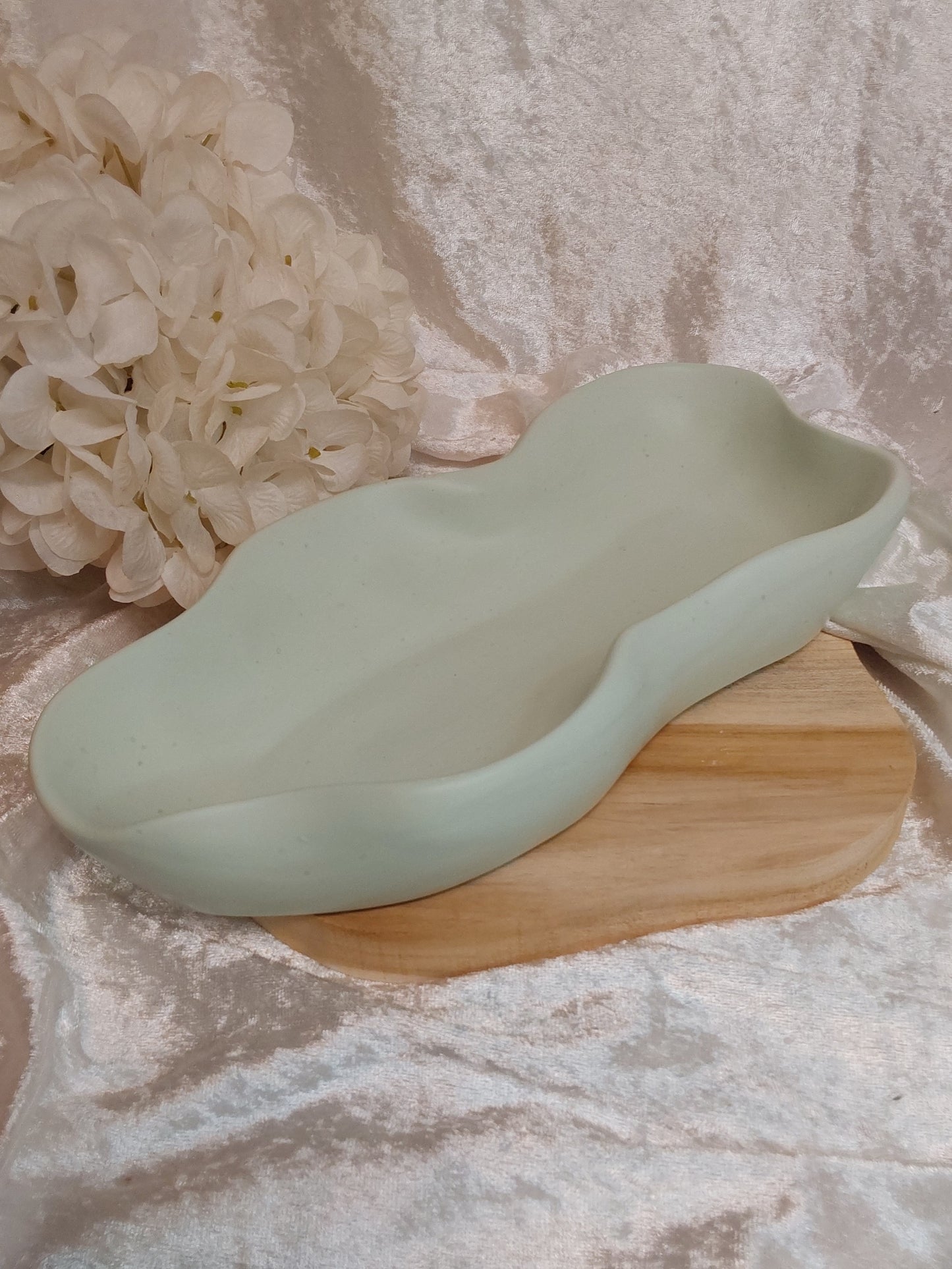 Große, ovale Wellenschale