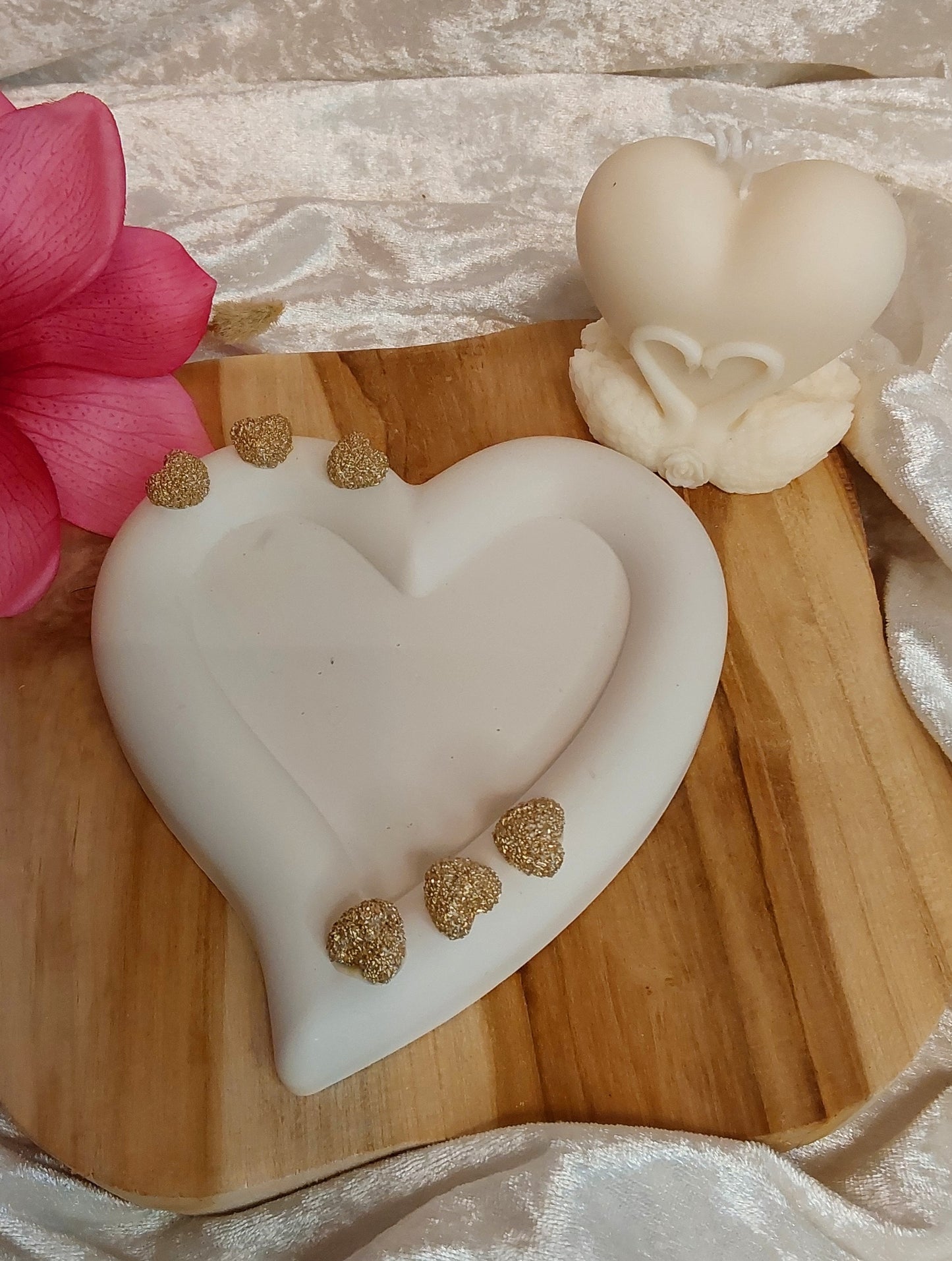 Herz mit Schwäne und Herzteller