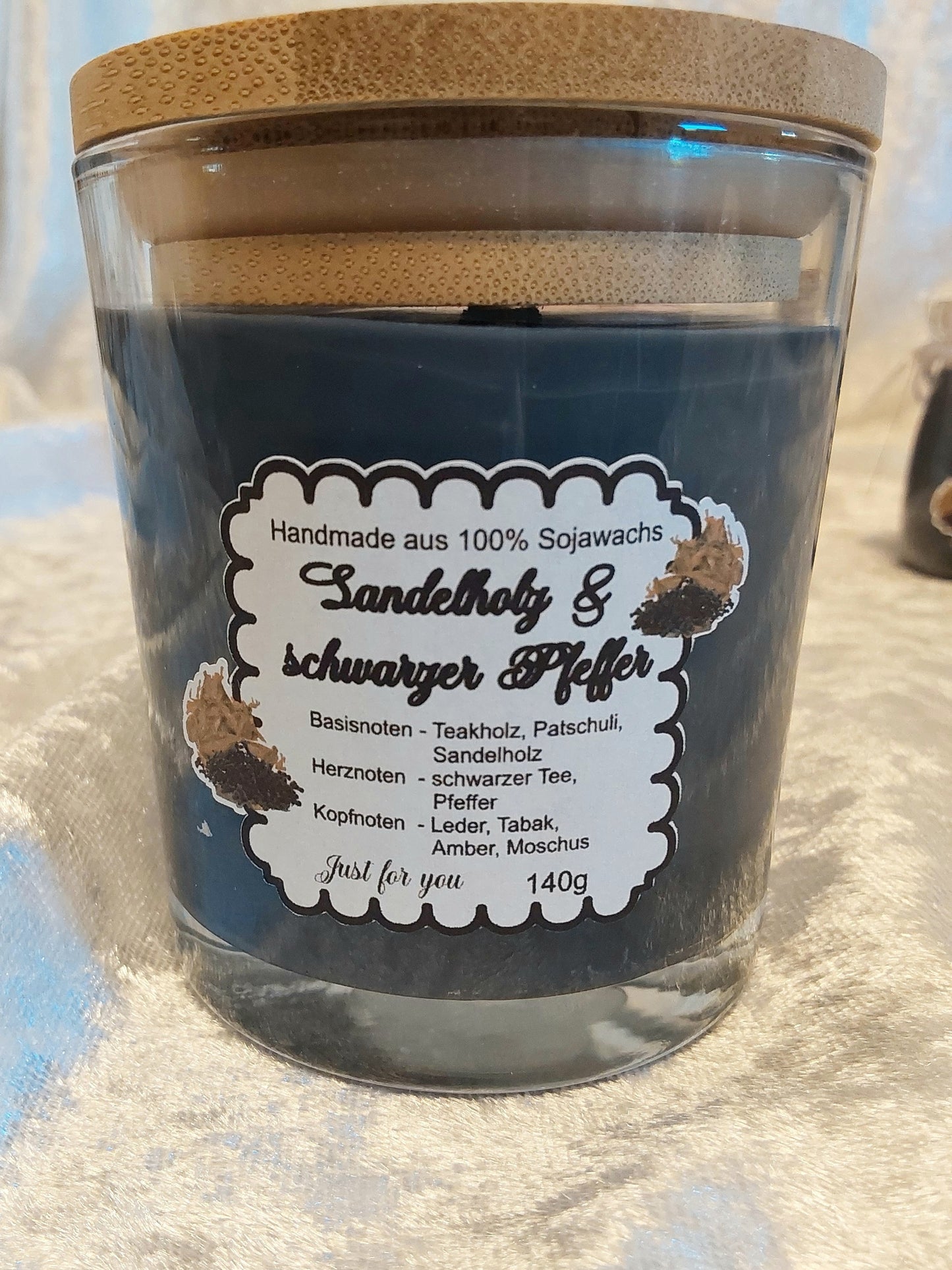 Duftkerze im Glas, Sandelholz & schwarzer Pfeffer 140g