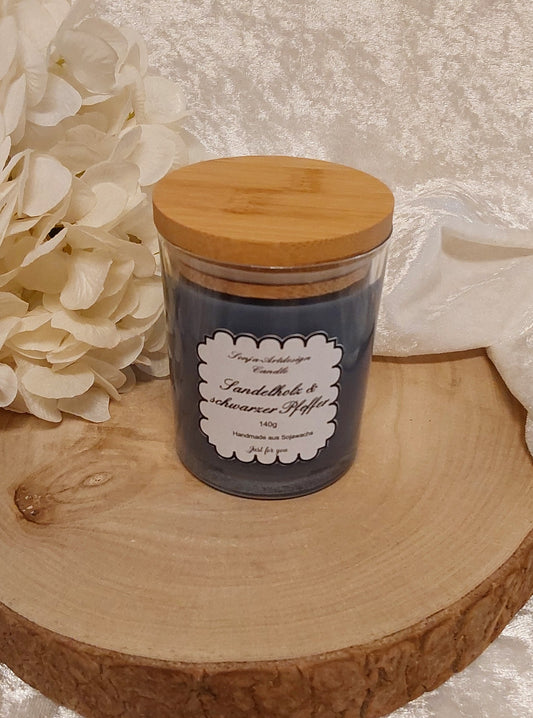 Duftkerze im Glas, Sandelholz & schwarzer Pfeffer 140g