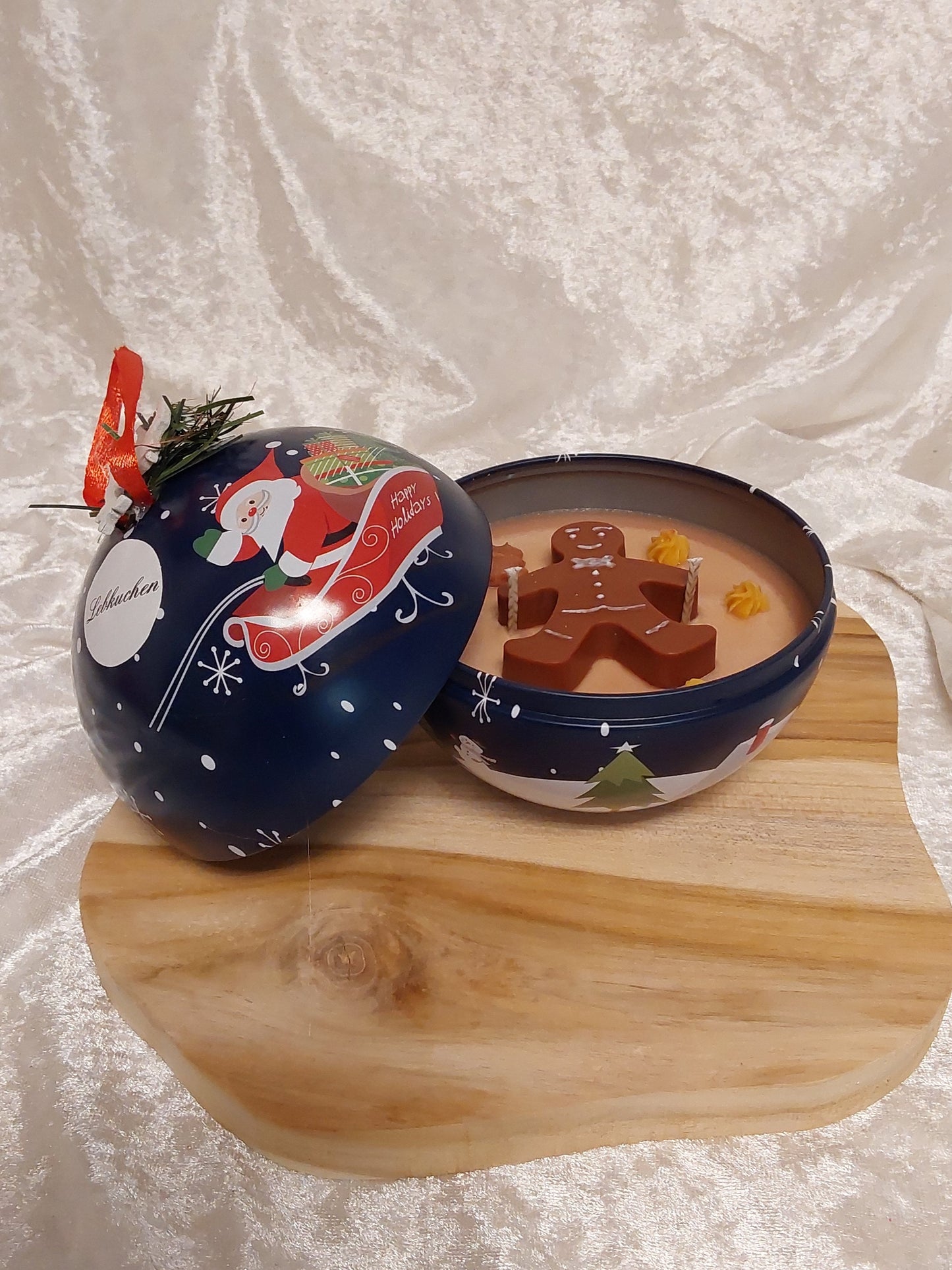 Große Weihnachtskugeln mit verschiedenen Weihnachtsdüften