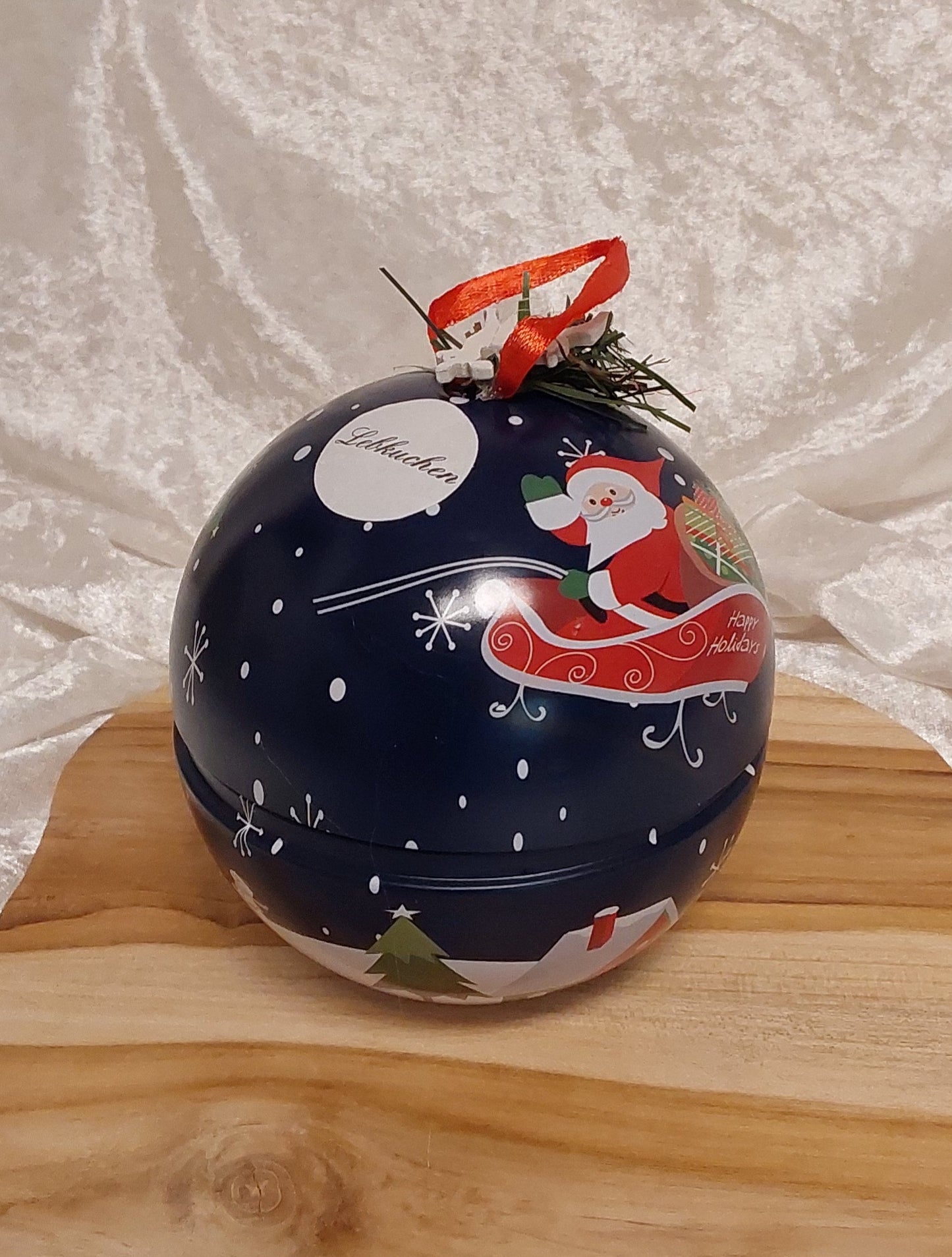 Große Weihnachtskugeln mit verschiedenen Weihnachtsdüften