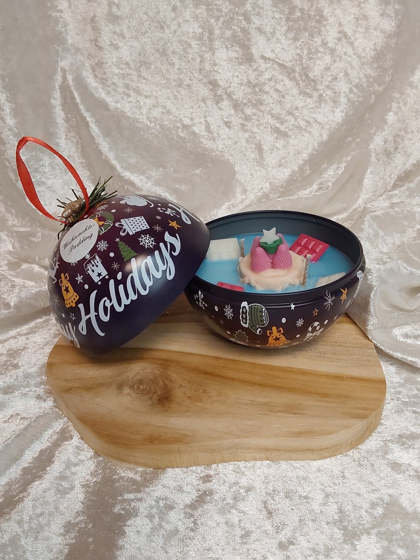 Große Weihnachtskugeln mit verschiedenen Weihnachtsdüften