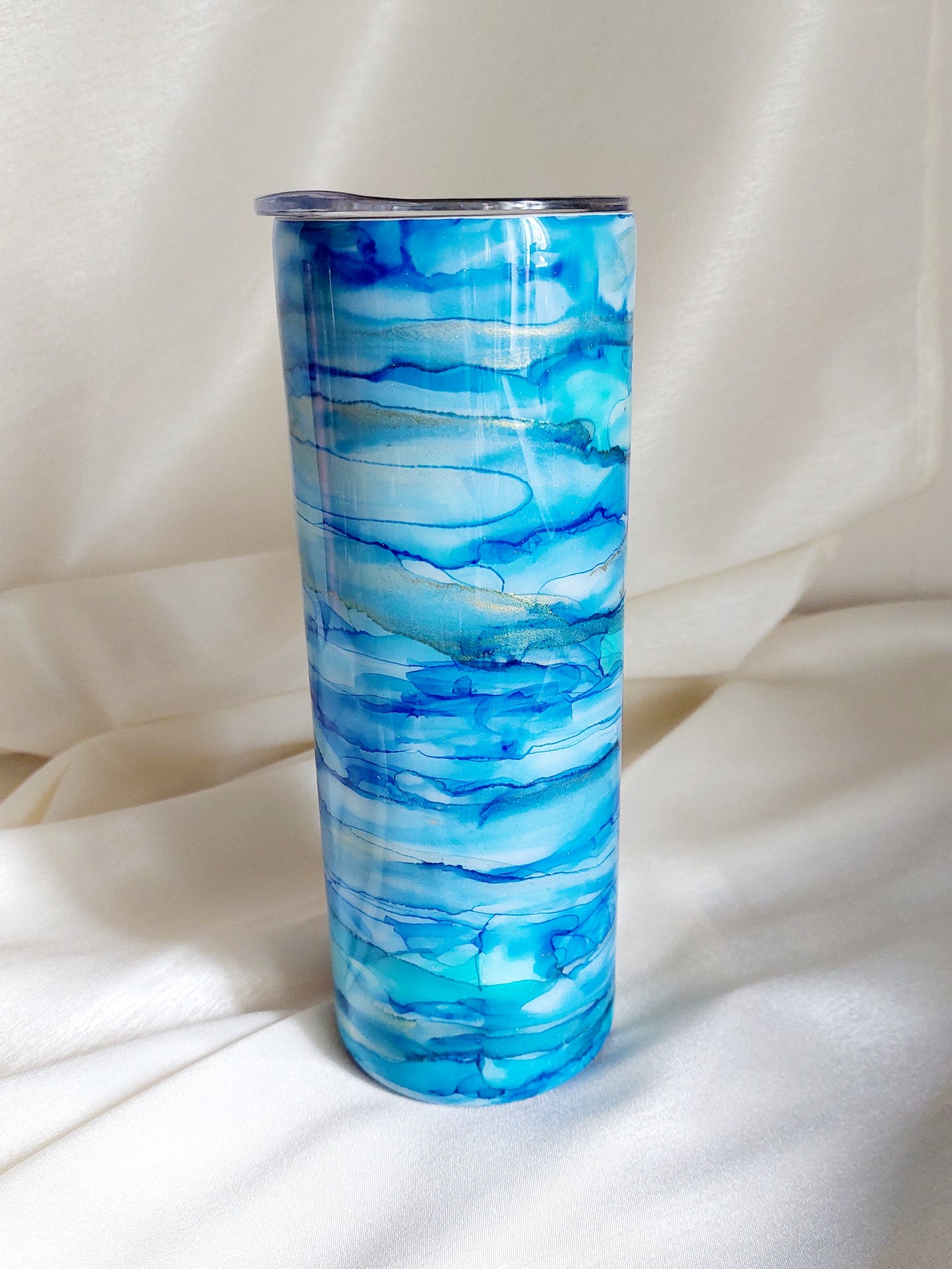 Tumbler mit Alkohol-Ink-Design Blau Strohhalm