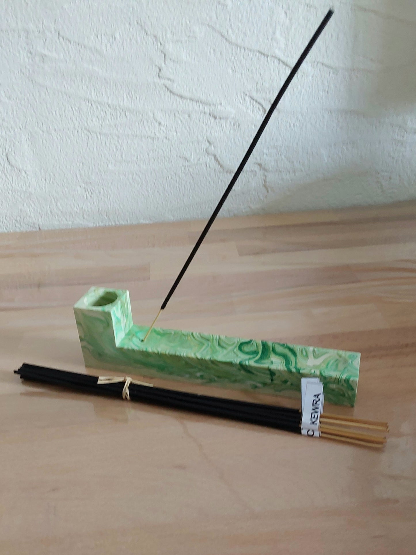 Räucherstäbchenhalter in Wellenform mit Stäbchen 3 Varianten