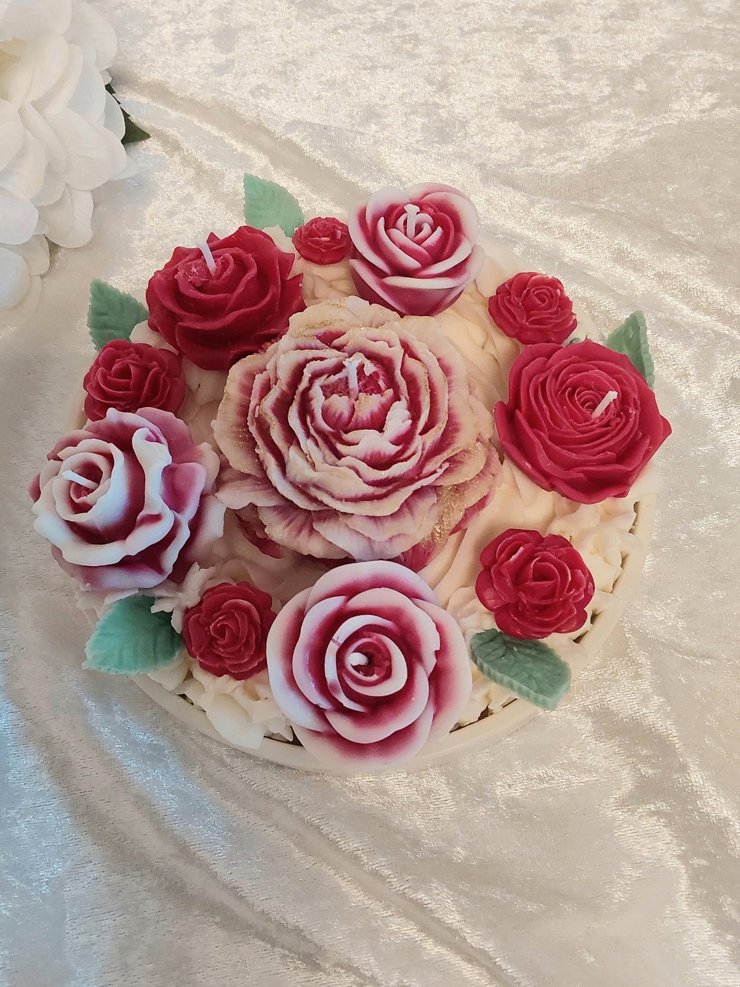 Rosen-Kerze ohne Duft auf Teller 440g