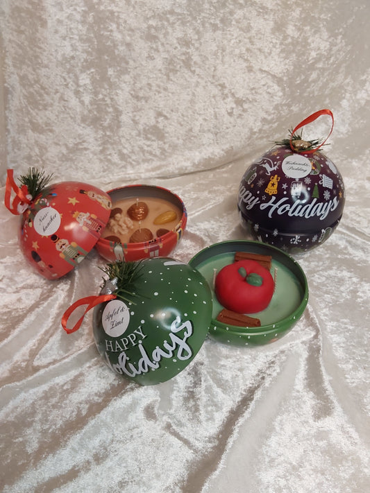 Große Weihnachtskugeln mit verschiedenen Weihnachtsdüften