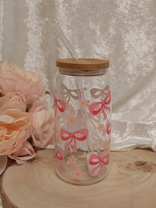 Trink-Glas mit Schleifen-Design