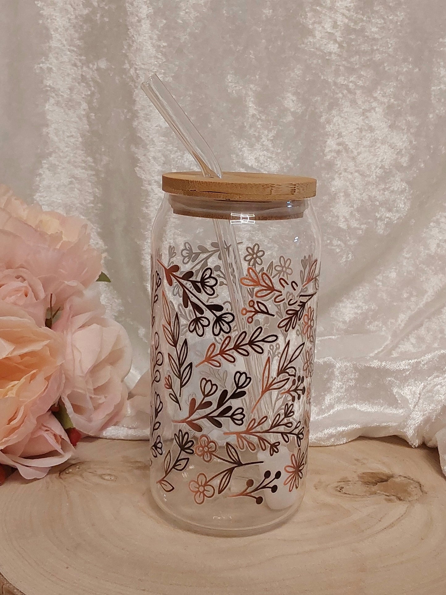 Trink-Glas mit Blüten-Design