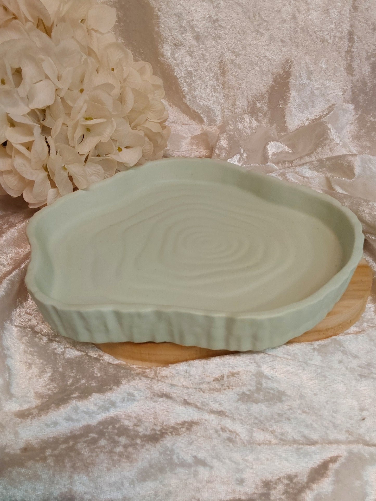 Wellenschale mit Baumrillen