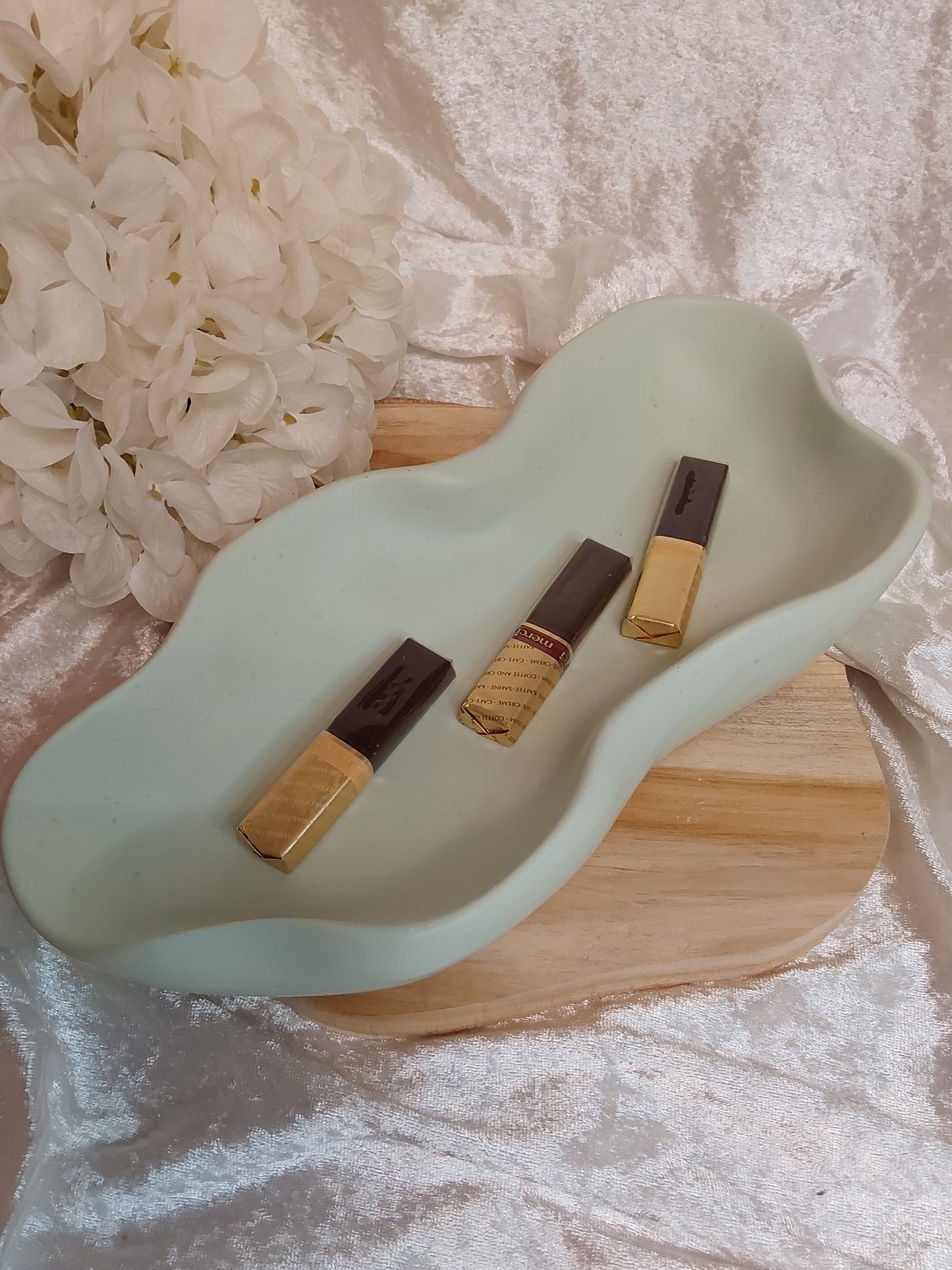 Große, ovale Wellenschale