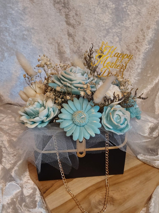 Blumenstrauß aus Kerzen zum Muttertag im Täschchen